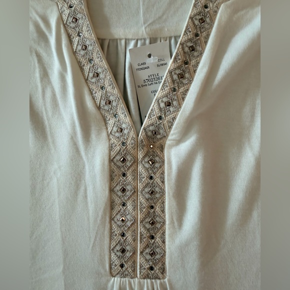 White House Black Market Ivory Embellished Sleeveless Top - Picture 4 of 6